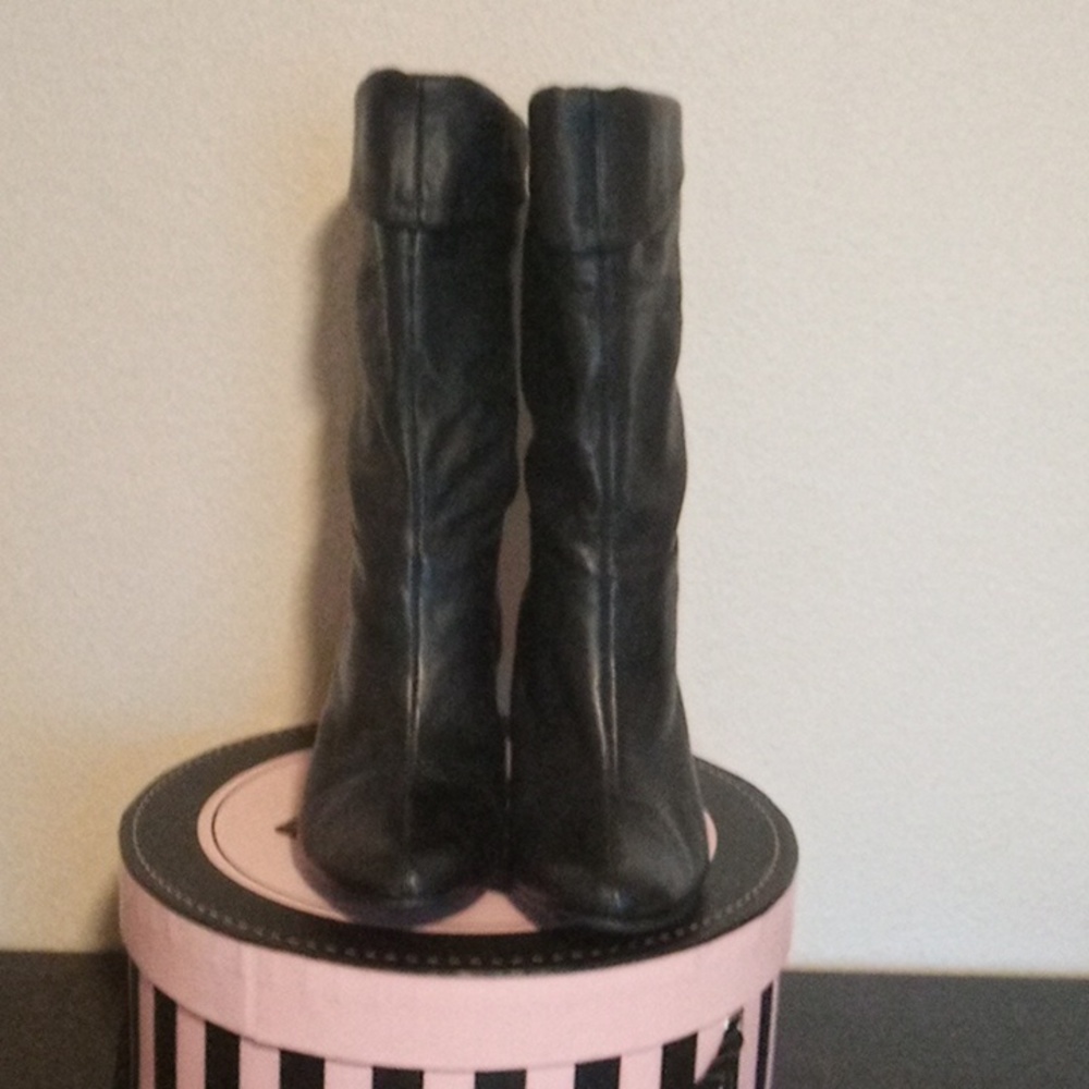 SOLD Cathy Jean black boots. - Picture 2 of 10